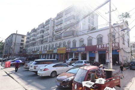 华南东花园3室2厅平地起六楼，带实用阁楼1卫